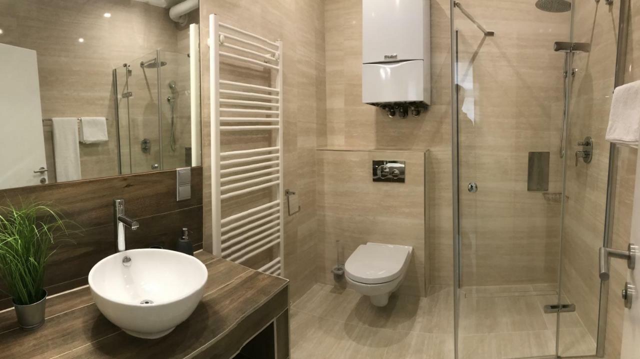Modern City Apt, Next To Metro Виена Екстериор снимка