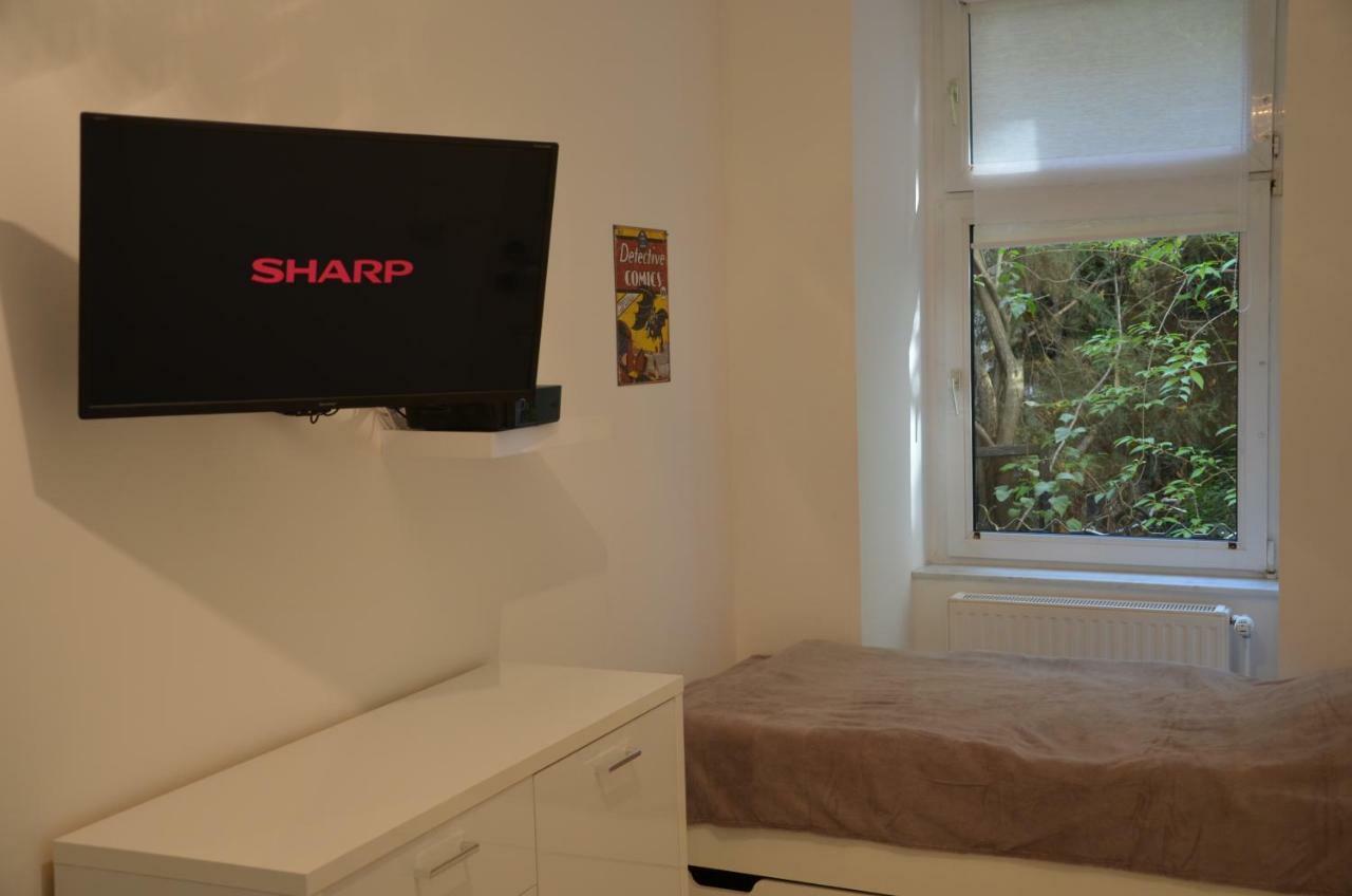 Modern City Apt, Next To Metro Виена Екстериор снимка