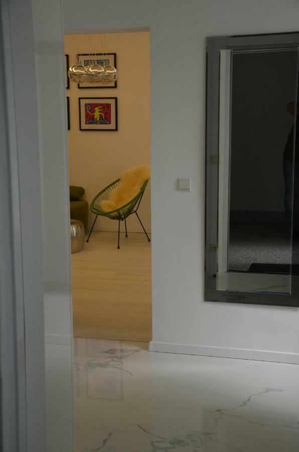 Modern City Apt, Next To Metro Виена Екстериор снимка