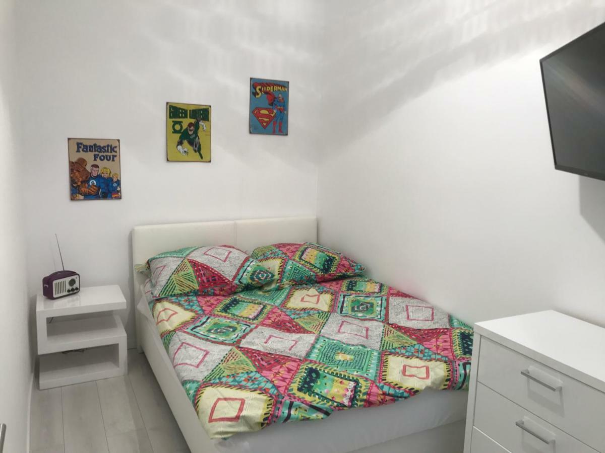 Modern City Apt, Next To Metro Виена Екстериор снимка