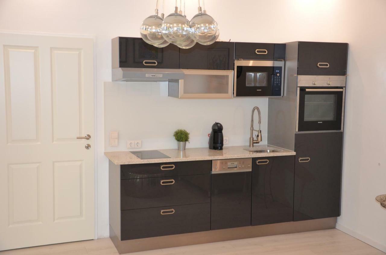 Modern City Apt, Next To Metro Виена Екстериор снимка